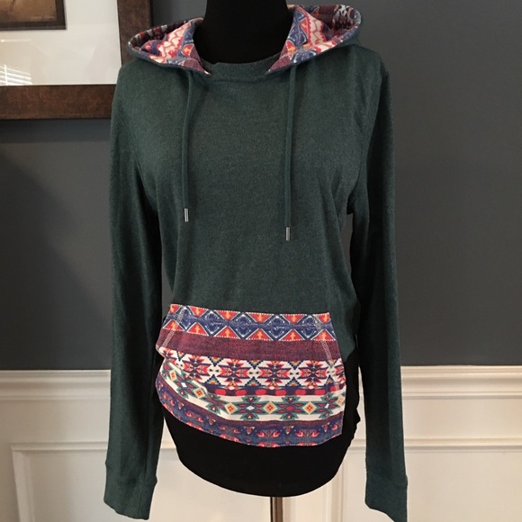 on the byas Tops - On the byas black and green print hoodie Size M